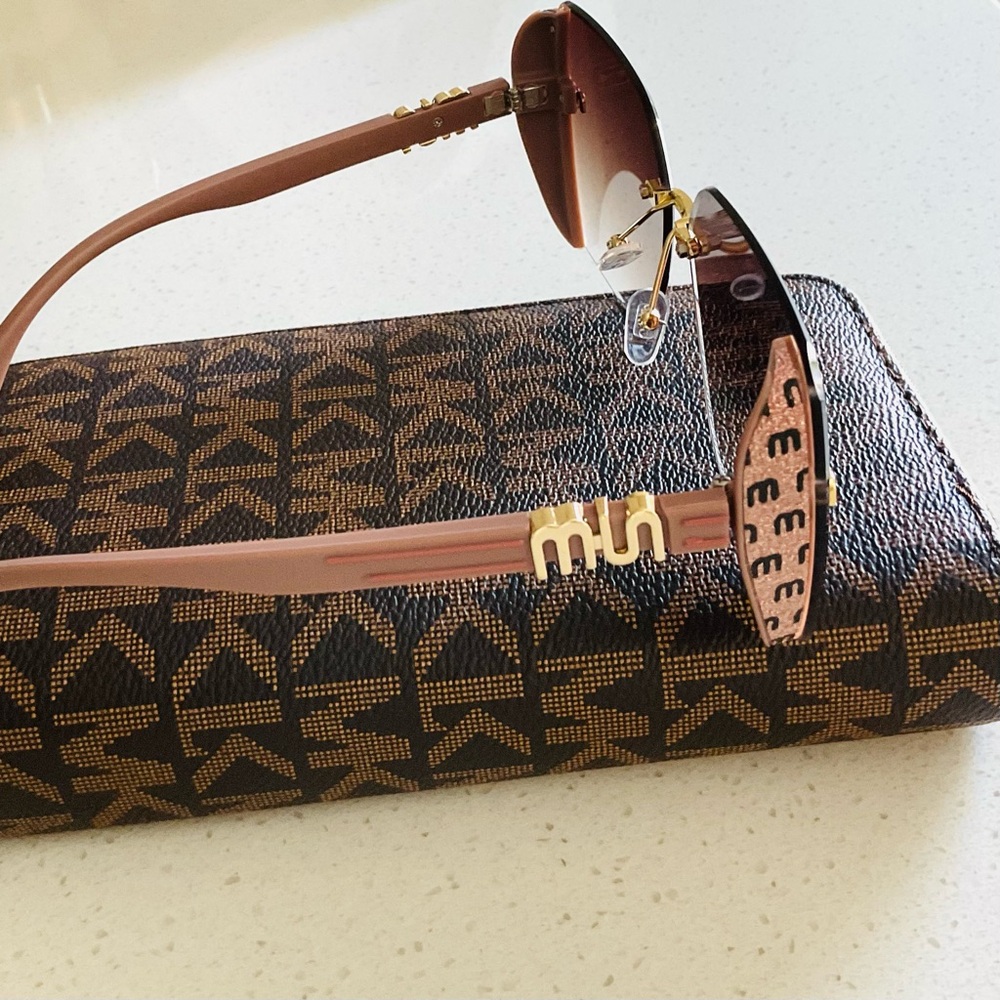 Luxe Duo: Designer 2pcs  Wallet & Elegant Shades Sunglasses.